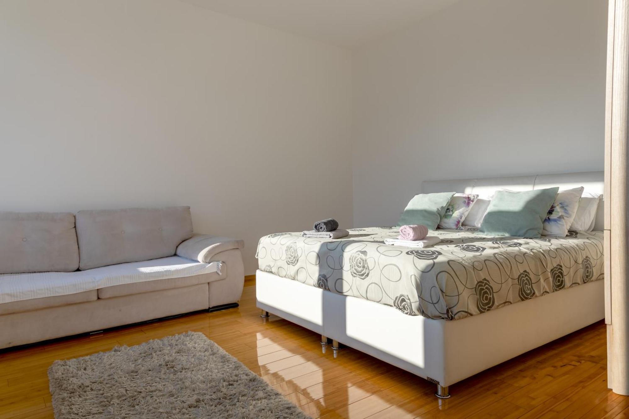 Central Apartment Mirza Сараево Экстерьер фото